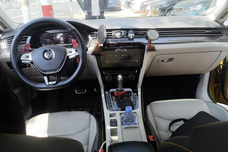 Used Volkswagen FAW-Volkswagen CC 2019 380TSI Yeyan Edition China V Standard Center Console