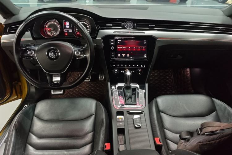 Used Volkswagen FAW-Volkswagen CC 2019 330TSI Glamour Edition China VI Center Console
