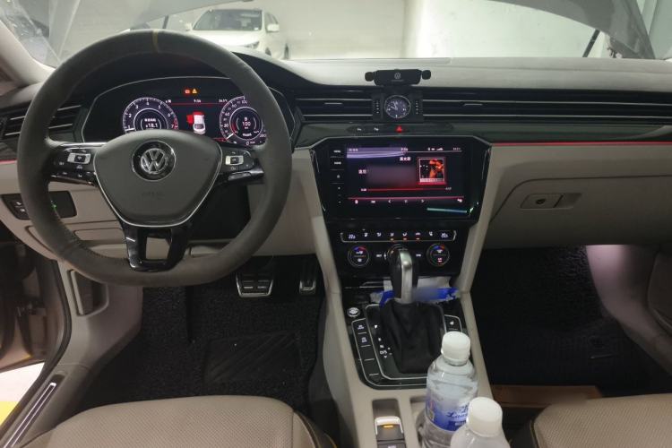 Used Volkswagen FAW-Volkswagen CC 2019 380TSI Yeyan Edition China VI Standard Center Console
