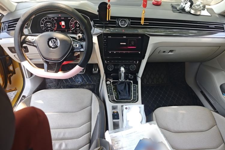 Used Volkswagen FAW-Volkswagen CC 2019 380TSI Yeyan Edition China V Standard Center Console
