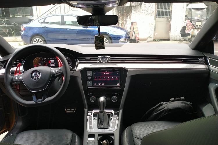 Used Volkswagen FAW-Volkswagen CC 2019 330TSI Glamour Edition China V Standard Center Console