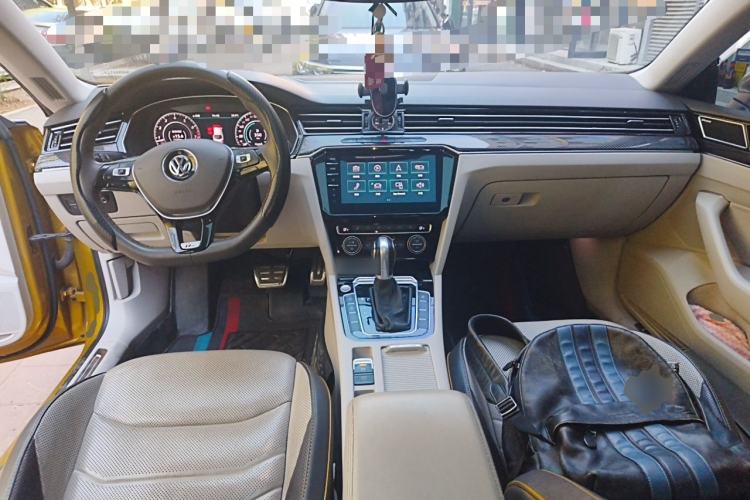 Used Volkswagen FAW-Volkswagen CC 2019 380TSI Yeyan Edition China V Standard Center Console