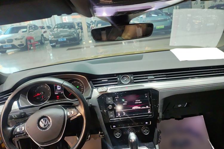 Used Volkswagen FAW-Volkswagen CC 2019 330TSI Glamour Edition China VI Center Console