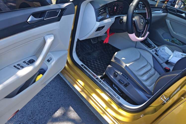 Used Volkswagen FAW-Volkswagen CC 2019 380TSI Yeyan Edition China V Standard Driver Seat