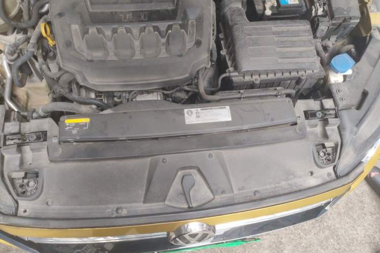 Used Volkswagen FAW-Volkswagen CC 2019 330TSI Glamour Edition China VI Engine Bay