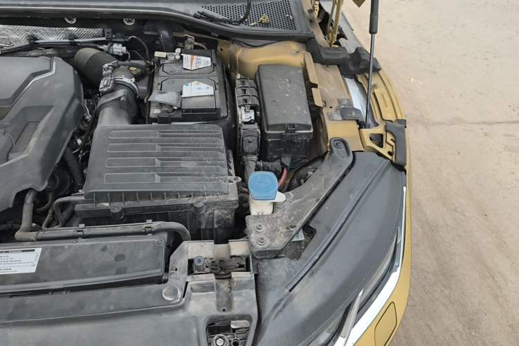 Used Volkswagen FAW-Volkswagen CC 2019 330TSI Glamour Edition China VI Engine Bay Left