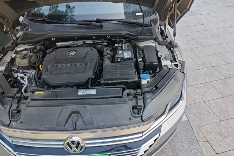 Used Volkswagen FAW-Volkswagen CC 2019 330TSI Huayan Edition China VI Engine Bay Left