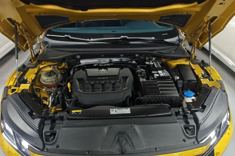 Used Volkswagen FAW-Volkswagen CC 2019 330TSI Glamour Edition China VI Engine Bay