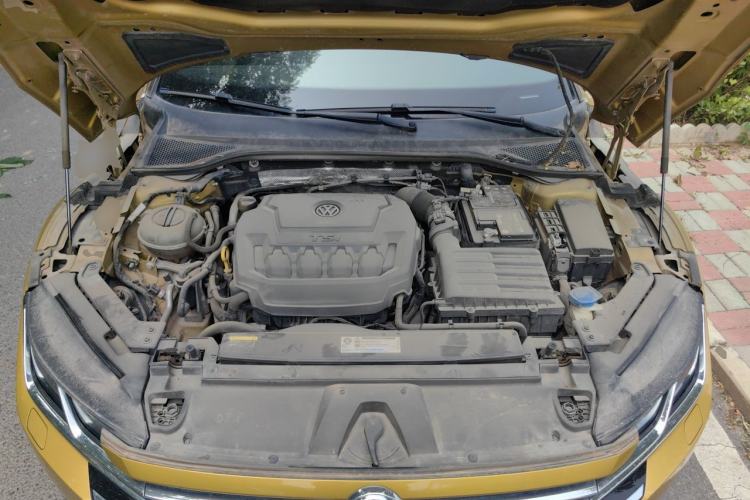 Used Volkswagen FAW-Volkswagen CC 2019 330TSI Glamour Edition China VI Engine Bay