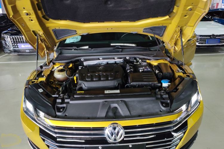 Used Volkswagen FAW-Volkswagen CC 2019 330TSI Glamour Edition China VI Engine Bay