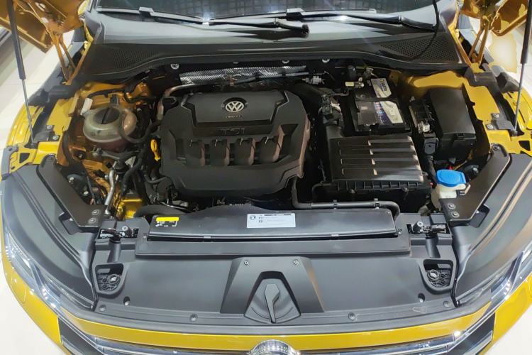 Used Volkswagen FAW-Volkswagen CC 2019 330TSI Glamour Edition China VI Engine Bay