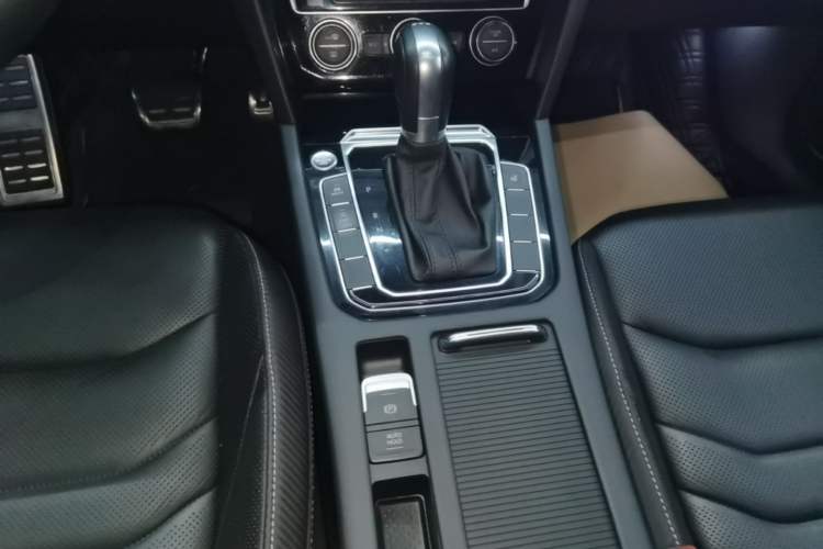 Used Volkswagen FAW-Volkswagen CC 2019 330TSI Glamour Edition China V Standard Gear Lever