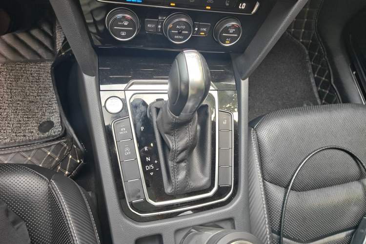 Used Volkswagen FAW-Volkswagen CC 2019 330TSI Glamour Edition China V Standard Gear Lever