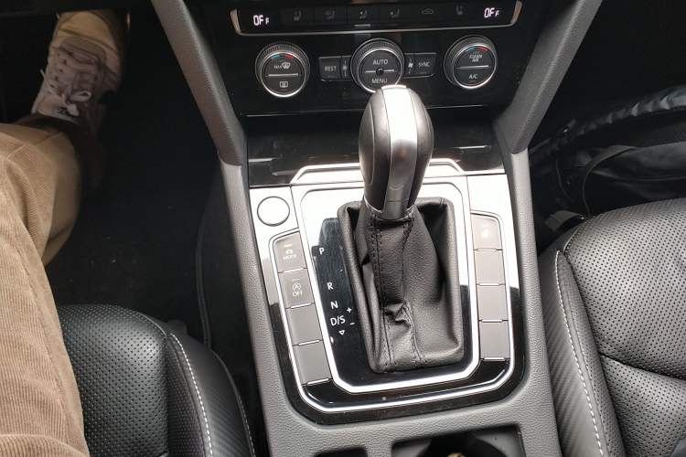 Used Volkswagen FAW-Volkswagen CC 2019 330TSI Glamour Edition China V Standard Gear Lever