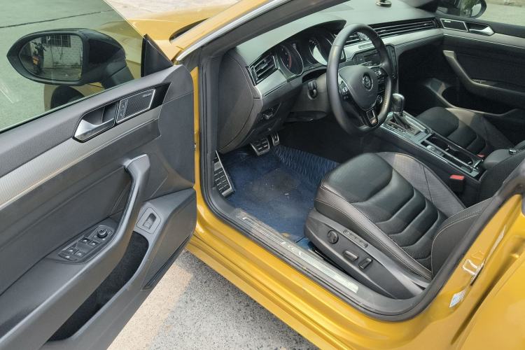 Used Volkswagen FAW-Volkswagen CC 2019 330TSI Glamour Edition China V Standard Interior 3