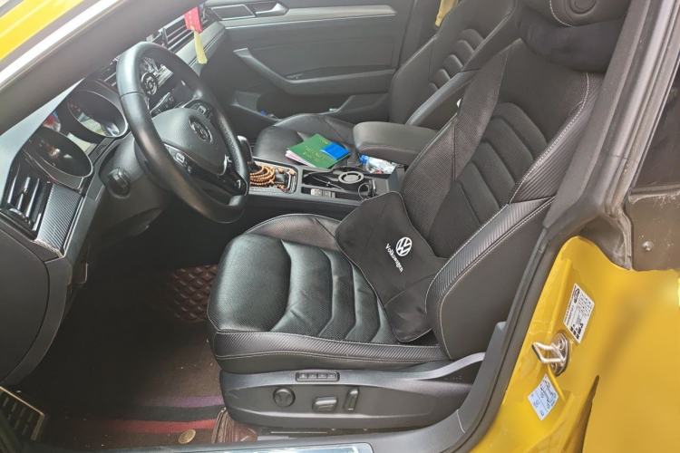 Used Volkswagen FAW-Volkswagen CC 2019 330TSI Glamour Edition China VI Left Front Seat