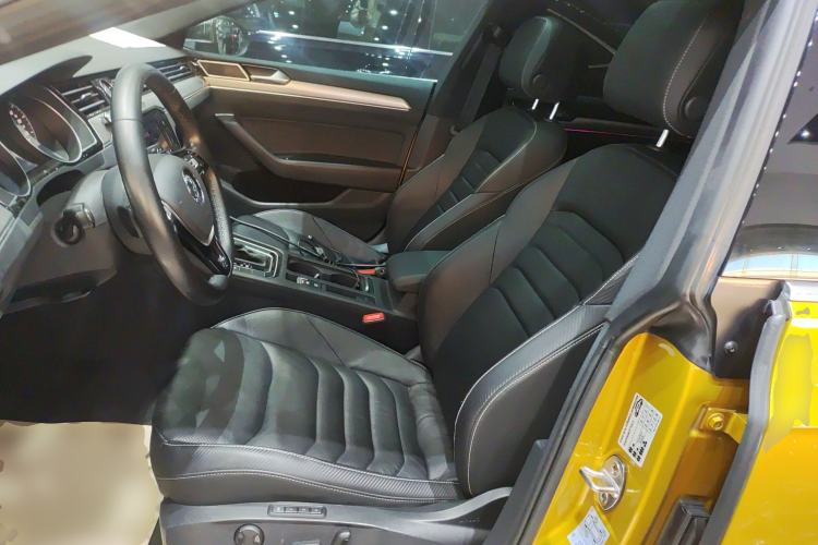 Used Volkswagen FAW-Volkswagen CC 2019 330TSI Glamour Edition China VI Left Front Seat