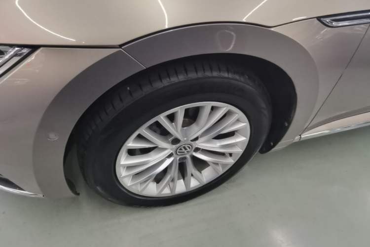 Used Volkswagen FAW-Volkswagen CC 2019 330TSI Glamour Edition China V Standard Left Front Wheel Hub