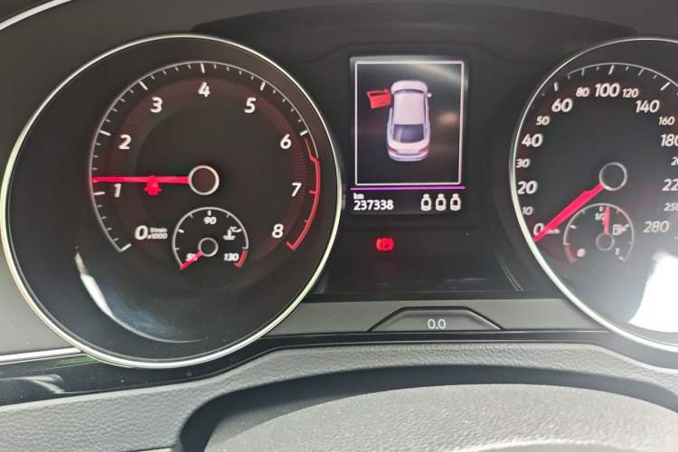 Used Volkswagen FAW-Volkswagen CC 2019 330TSI Glamour Edition China VI Odometer Close Up