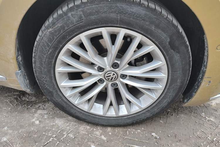 Used Volkswagen FAW-Volkswagen CC 2019 330TSI Glamour Edition China VI Right Front Wheel Hub