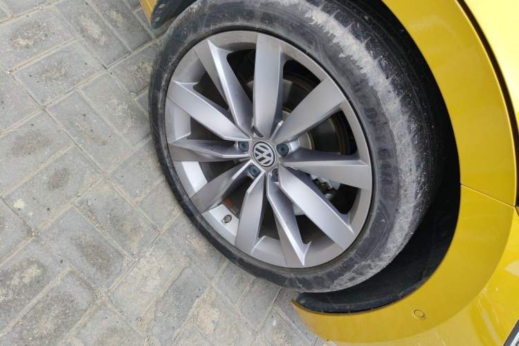 Used Volkswagen FAW-Volkswagen CC 2019 380TSI Yeyan Edition China V Standard Right Front Wheel Hub