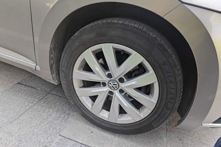 Used Volkswagen FAW-Volkswagen CC 2019 330TSI Huayan Edition China VI Right Front Wheel Hub