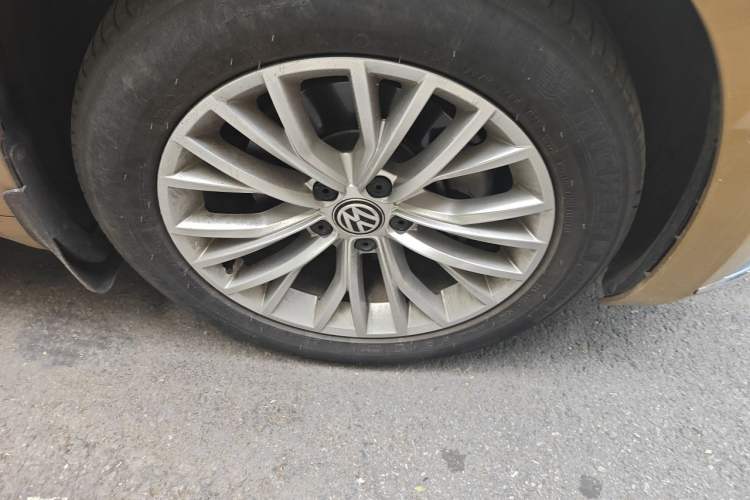 Used Volkswagen FAW-Volkswagen CC 2019 330TSI Glamour Edition China V Standard Right Front Wheel Hub