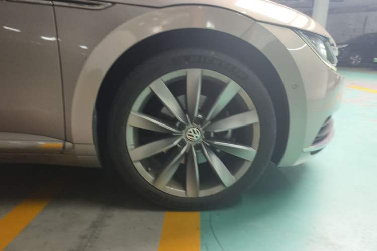 Used Volkswagen FAW-Volkswagen CC 2019 380TSI Yeyan Edition China VI Standard Right Front Wheel Hub
