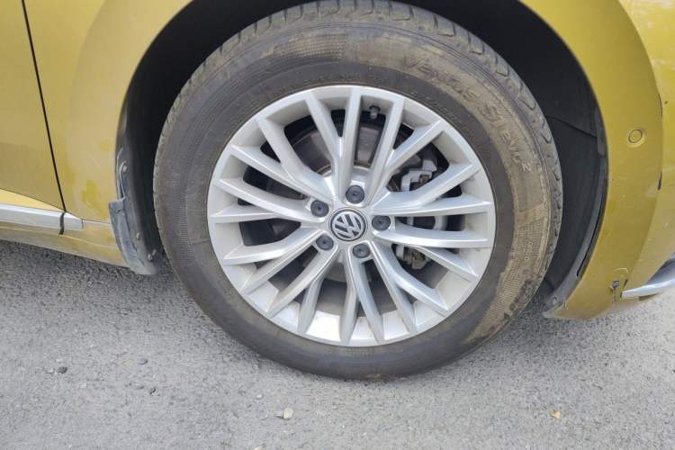Used Volkswagen FAW-Volkswagen CC 2019 330TSI Glamour Edition China V Standard Right Front Wheel Hub