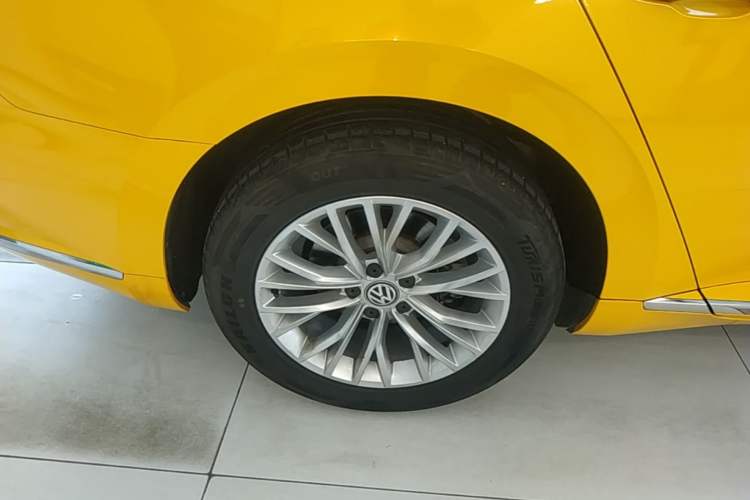 Used Volkswagen FAW-Volkswagen CC 2019 330TSI Glamour Edition China V Standard Right Rear Wheel Hub