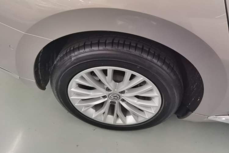 Used Volkswagen FAW-Volkswagen CC 2019 330TSI Glamour Edition China V Standard Right Rear Wheel Hub