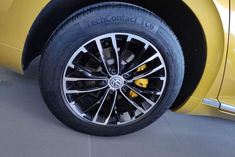 Used Volkswagen FAW-Volkswagen CC 2019 330TSI Glamour Edition China V Standard Right Rear Wheel Hub