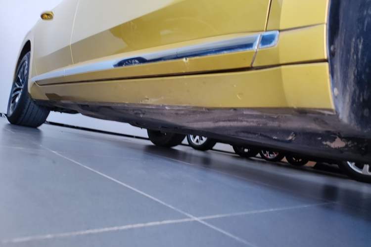 Used Volkswagen FAW-Volkswagen CC 2019 330TSI Glamour Edition China V Standard Right Side Sill