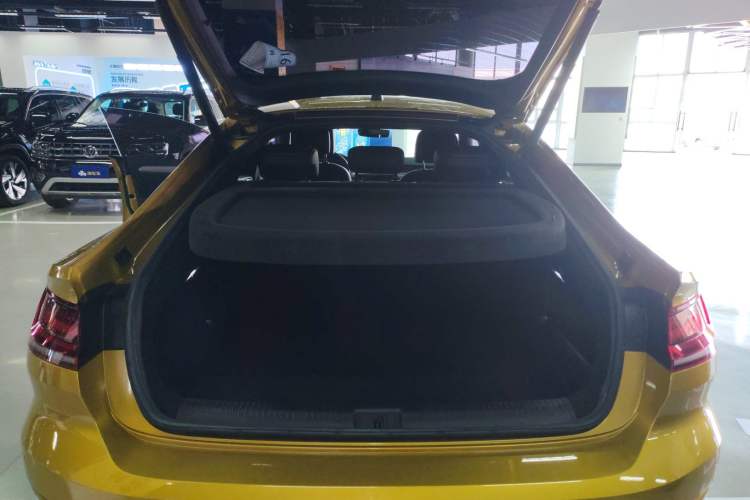 Used Volkswagen FAW-Volkswagen CC 2019 330TSI Glamour Edition China VI Trunk
