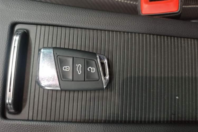 Used Volkswagen FAW-Volkswagen CC 2019 330TSI Glamour Edition China VI Vehicle Key