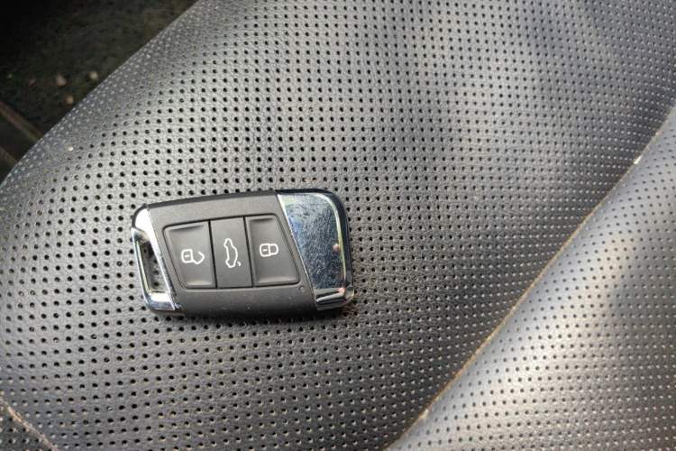 Used Volkswagen FAW-Volkswagen CC 2019 330TSI Glamour Edition China VI Vehicle Key