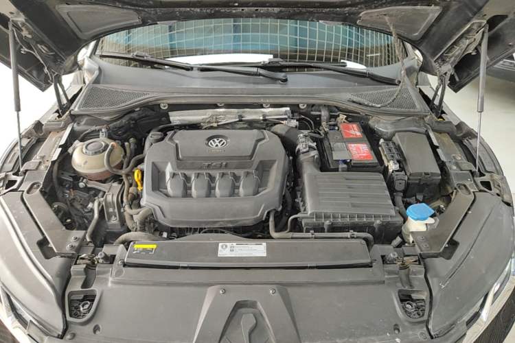 Used Volkswagen FAW-Volkswagen CC 2020 330TSI Glamour Edition China VI Standard Engine Bay