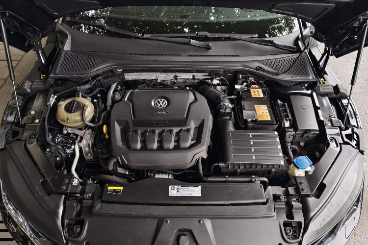 Used Volkswagen FAW-Volkswagen CC 2020 330TSI Glamour Edition China VI Standard Engine Bay
