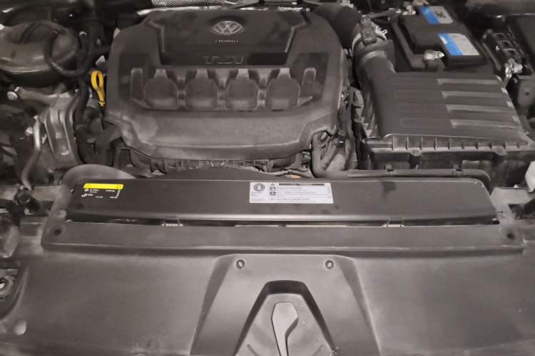 Used Volkswagen FAW-Volkswagen CC 2020 330TSI Glamour Edition China VI Standard Engine Bay