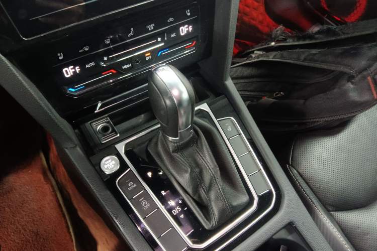 Used Volkswagen FAW-Volkswagen CC 2020 330TSI Glamour Edition China VI Standard Gear Lever