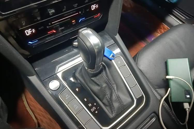 Used Volkswagen FAW-Volkswagen CC 2020 330TSI Glamour Edition China VI Standard Gear Lever