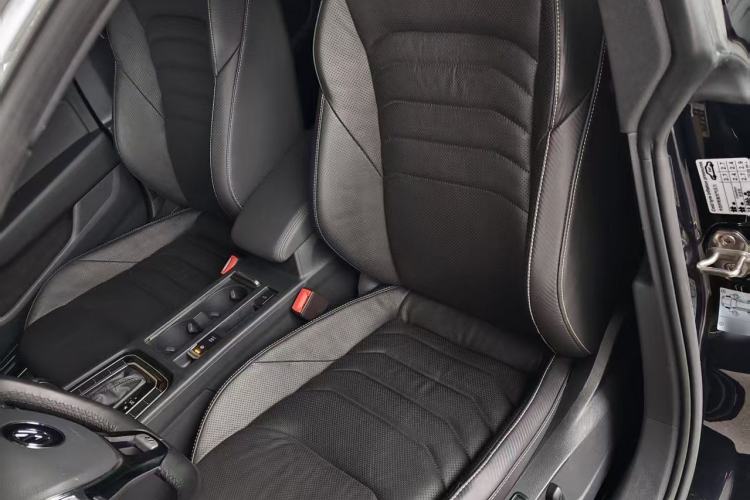 Used Volkswagen FAW-Volkswagen CC 2020 330TSI Glamour Edition China VI Standard Interior 2