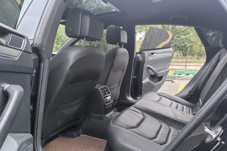 Used Volkswagen FAW-Volkswagen CC 2020 330TSI Glamour Edition China VI Standard Interior 4