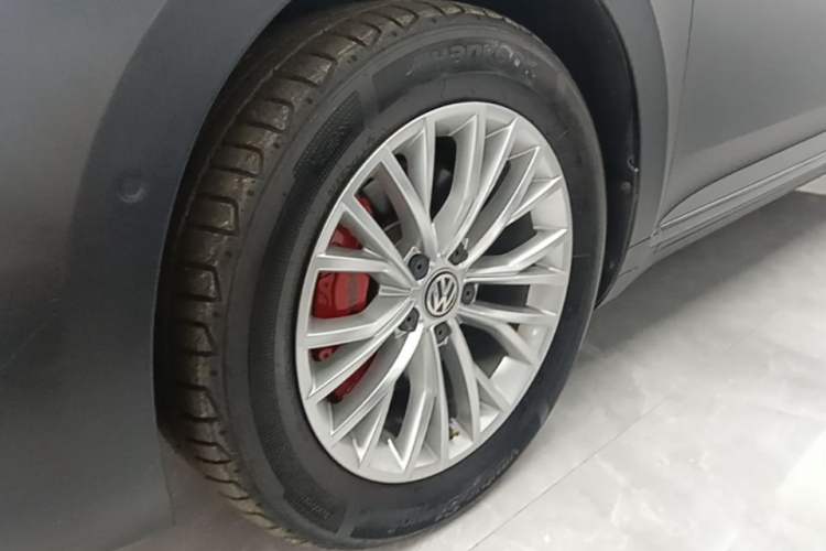 Used Volkswagen FAW-Volkswagen CC 2020 330TSI Glamour Edition China VI Standard Left Front Wheel Hub