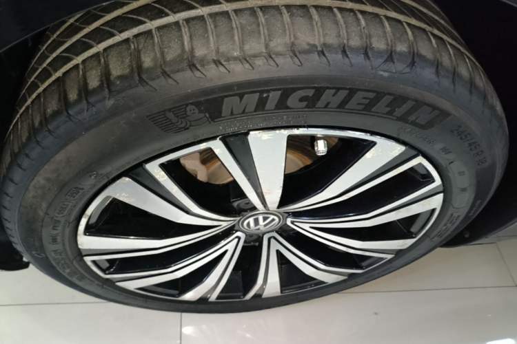 Used Volkswagen FAW-Volkswagen CC 2020 330TSI Glamour Edition China VI Standard Left Front Wheel Hub