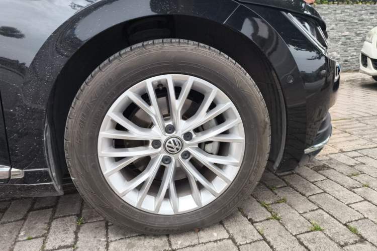 Used Volkswagen FAW-Volkswagen CC 2020 330TSI Glamour Edition China VI Standard Right Front Wheel Hub