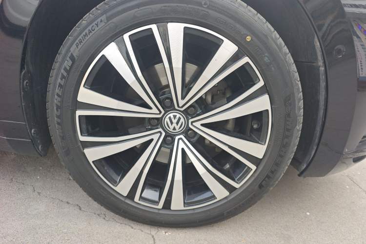Used Volkswagen FAW-Volkswagen CC 2020 330TSI Glamour Edition China VI Standard Right Front Wheel Hub