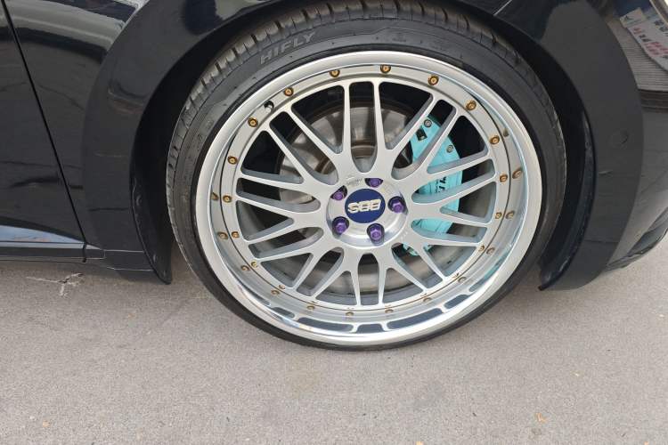 Used Volkswagen FAW-Volkswagen CC 2020 330TSI Glamour Edition China VI Standard Right Front Wheel Hub
