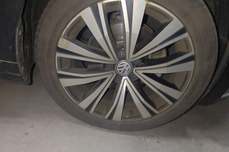 Used Volkswagen FAW-Volkswagen CC 2020 330TSI Glamour Edition China VI Standard Right Front Wheel Hub