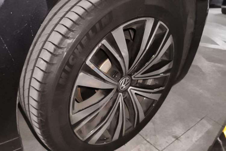Used Volkswagen FAW-Volkswagen CC 2020 330TSI Glamour Edition China VI Standard Right Front Wheel Hub